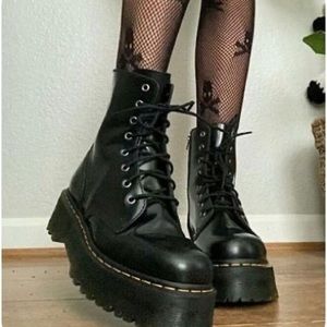 Jadon Dr. Marten’s Platform Boots size 7